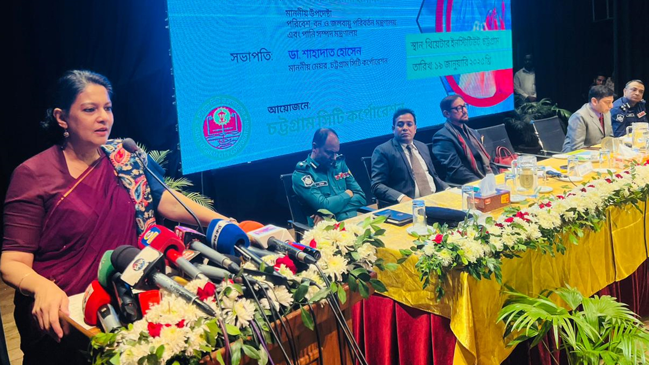 পলিথিনের বিরুদ্ধে কঠোর হবে সরকার: পরিবেশ উপদেষ্টা