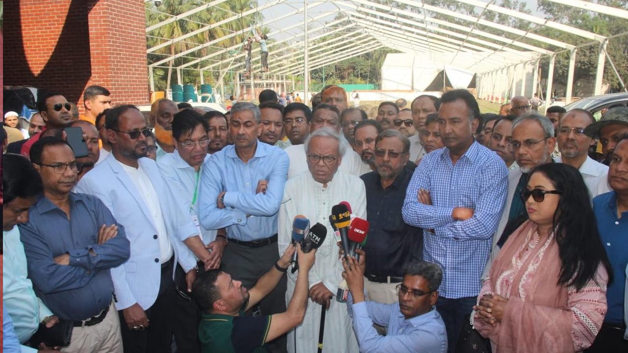 বিএনপির বর্ধিত সভা কাল, চলছে প্যান্ডেল ও মঞ্চ সাজানোর কাজ