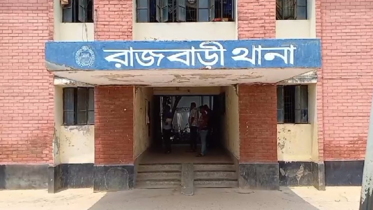 পুলিশকে মারধরের ঘটনায় যুবদলকর্মী গ্রেপ্তার