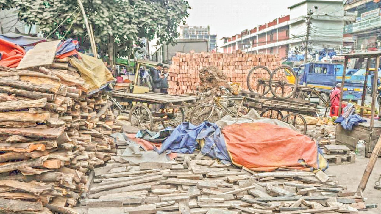 কারওয়ান বাজারে অব্যবস্থাপনা নেপথ্যে চাঁদাবাজি