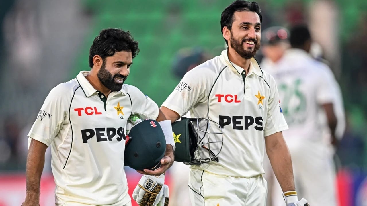 চার হাফসেঞ্চুরিতে রানের পাহাড় গড়ছে পাকিস্তান