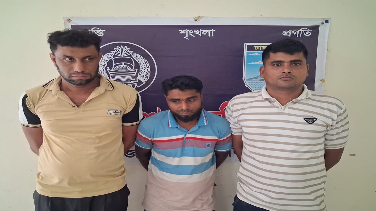 পুলিশ পরিচয়ে ইজিবাইক চুরি, চাকরিচ্যুত সেনা ও পুলিশ সদস্য গ্রেপ্তার
