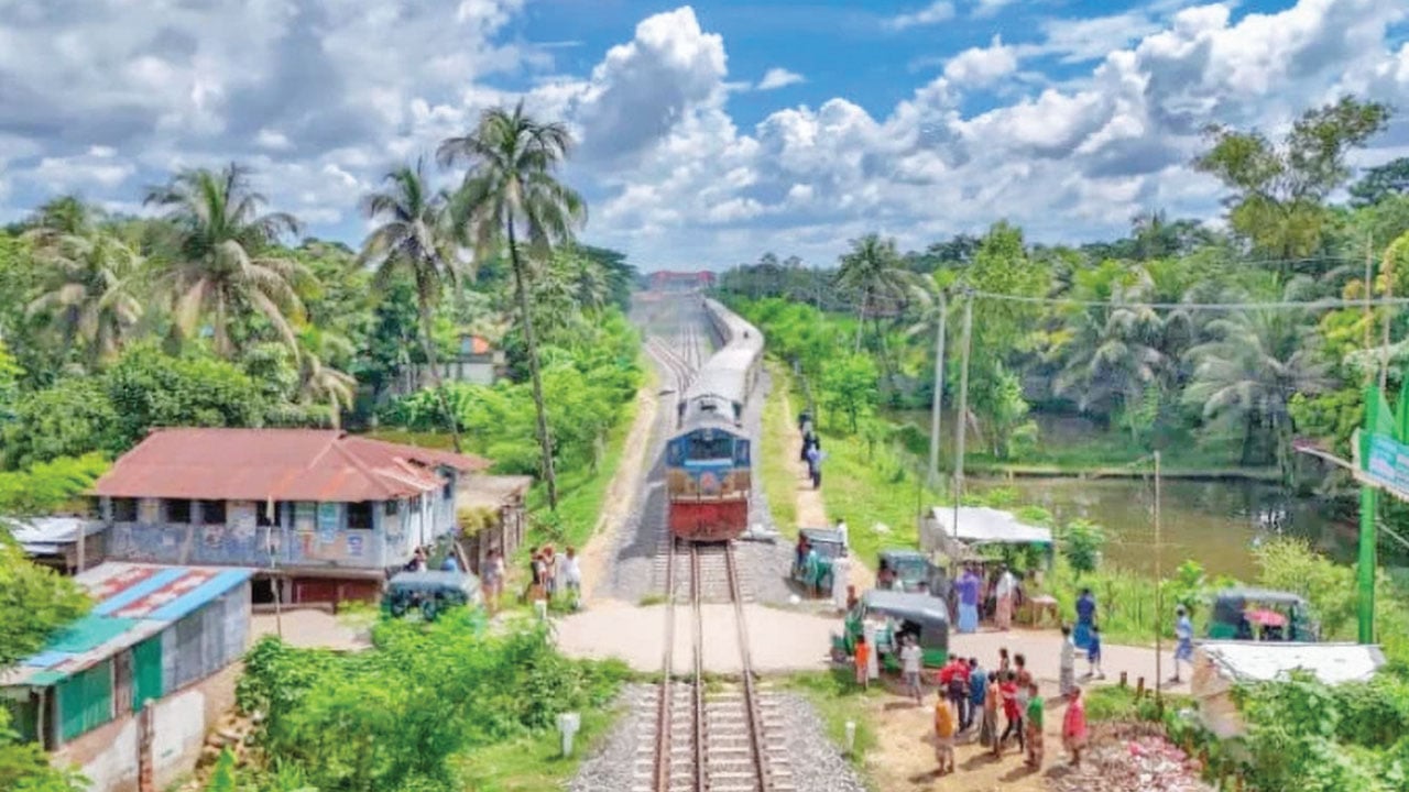 ঈদযাত্রায় লেভেল ক্রসিংয়ে মৃত্যুফাঁদ, প্রতিদিন ঝরছে গড়ে তিন প্রাণ