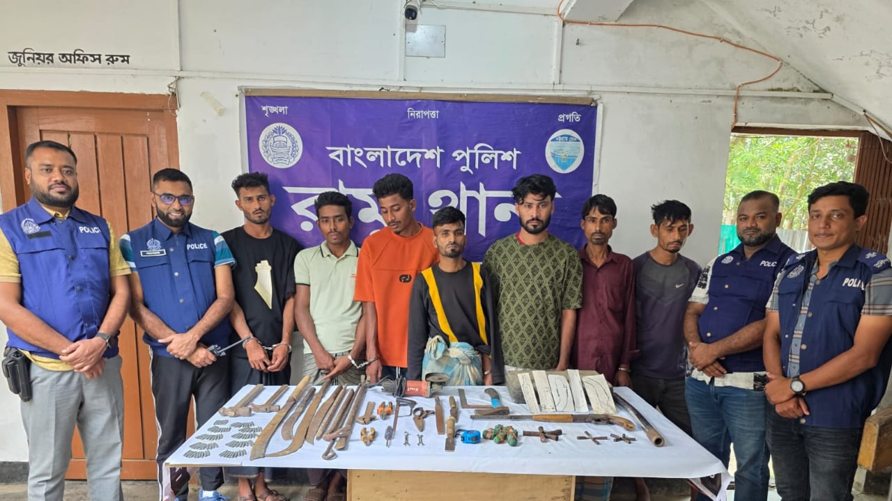 কক্সবাজারে ৭ ডাকাত গ্রেপ্তার, অস্ত্র ও গোলাবারুদ উদ্ধার