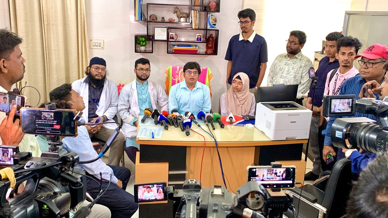 ২৪ ঘণ্টা পর ডিউটিতে ফিরলেন রামেকের ইন্টার্ন চিকিৎসকরা