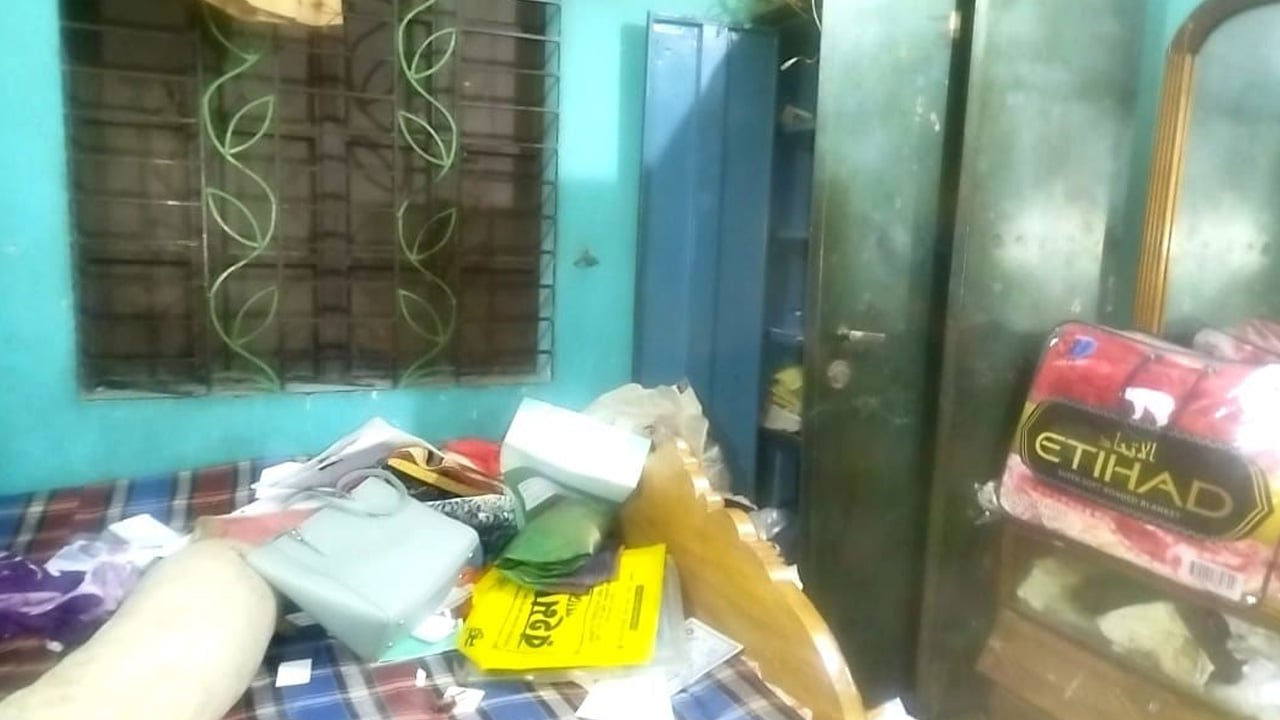 প্রবাসীর বাড়িতে ডাকাতি, স্বর্ণসহ ২০ লাখ টাকার মালামাল লুট