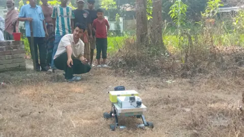 মানিকগঞ্জের হাসিবুরের রোবট বানিয়ে বিশ্ব জয় 