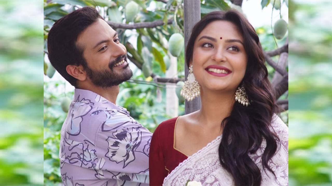 রাজনৈতিক বিরোধে ইয়াশ-নীহা