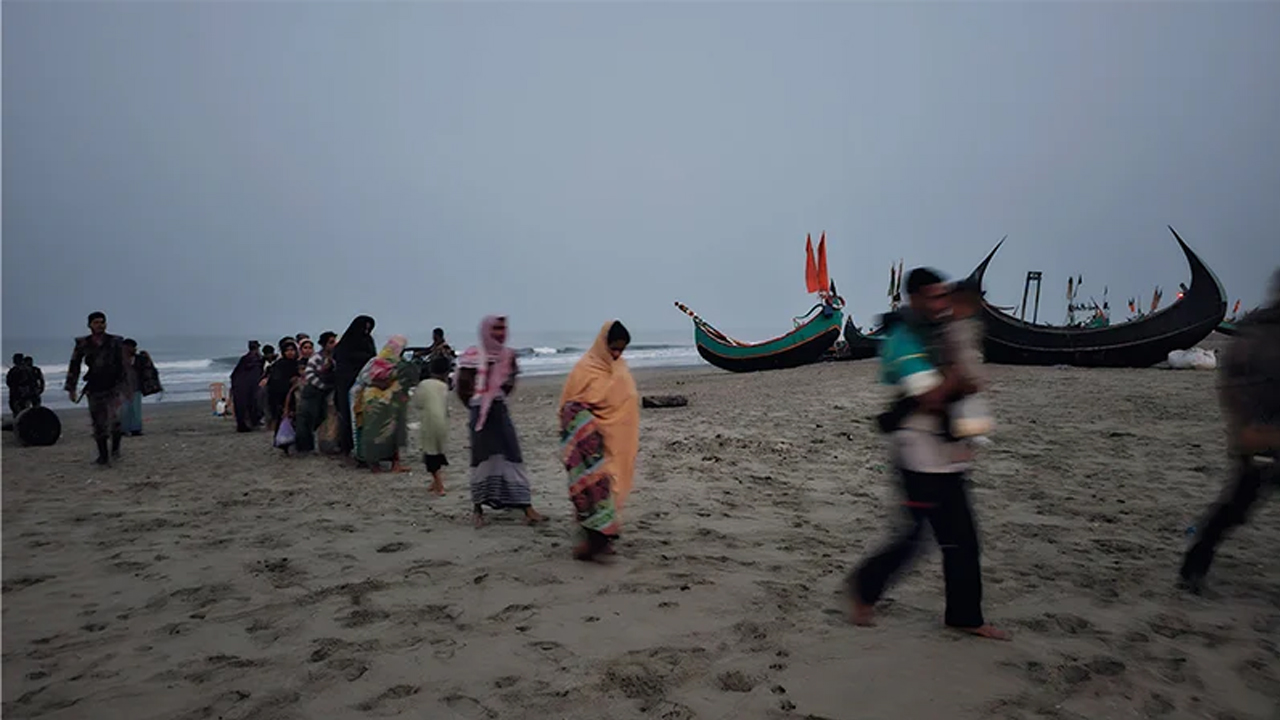 অনুপ্রবেশের সময় রোহিঙ্গাবাহী নৌকাডুবি, জীবিত উদ্ধার ২৫
