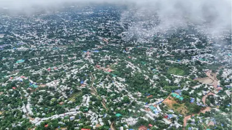 নিশ্চিহ্ন হয়ে যাচ্ছে রোহিঙ্গাদের গ্রাম, জমি দখলের মহোৎসবে সশস্ত্র গোষ্ঠী