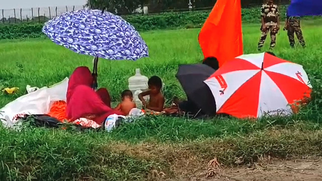 রৌমারী সীমান্তে শিশুসহ চারজনকে পরিবারের কাছে হস্তান্তর