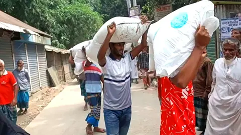 রৌমারীতে সার না পেয়ে বিক্ষোভ, গোডাউন ভেঙে শতাধিক বস্তা লুট