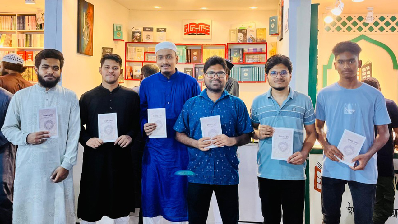 ইসলামি বইমেলায় কেন্দ্রীয় সদস্যরা