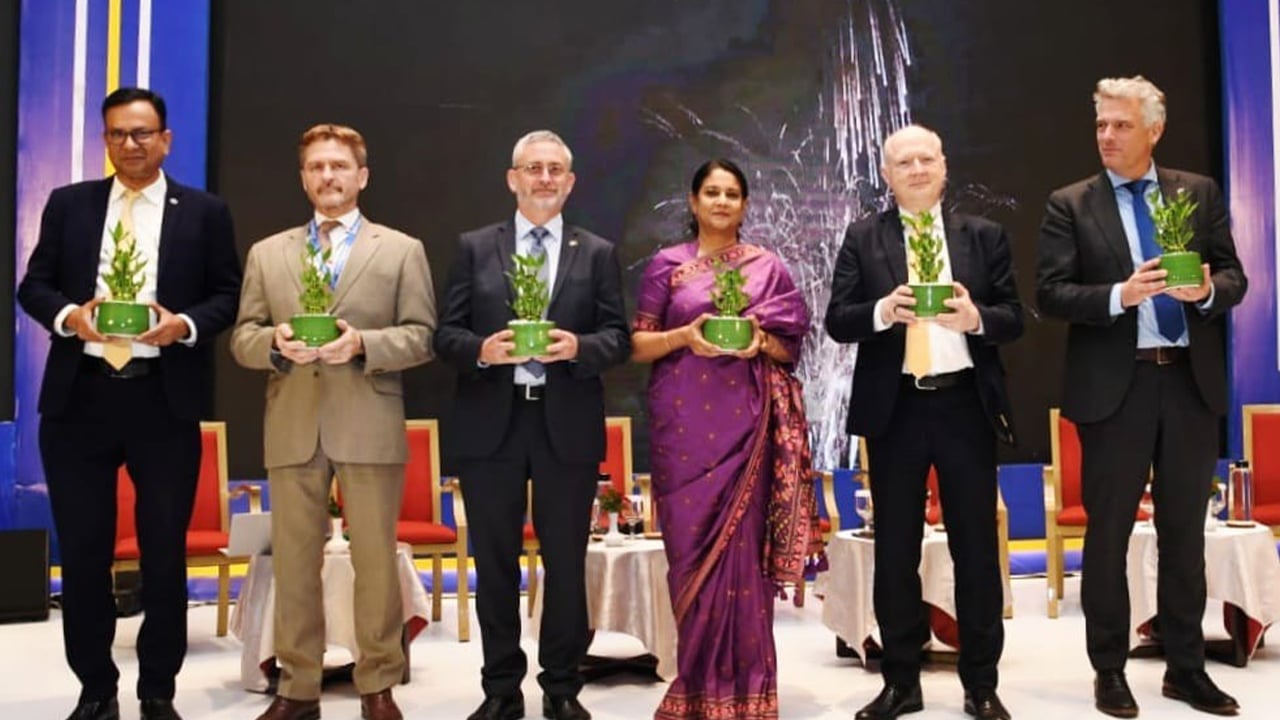 জলবায়ু ও জ্বালানি রূপান্তরে বৈশ্বিক অংশীদারিত্ব জরুরি