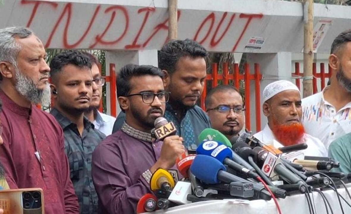 সেনাবাহিনীকে জনগণের মুখোমুখি দাঁড় করানো হচ্ছে: রাশেদ খান