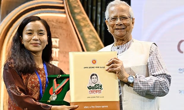 রোকেয়া পদক পেলেন ঋতুপর্ণা