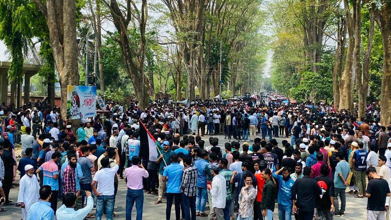 গাজায় ইসরাইলি হামলার প্রতিবাদে রাবি প্রশাসনের সংহতি