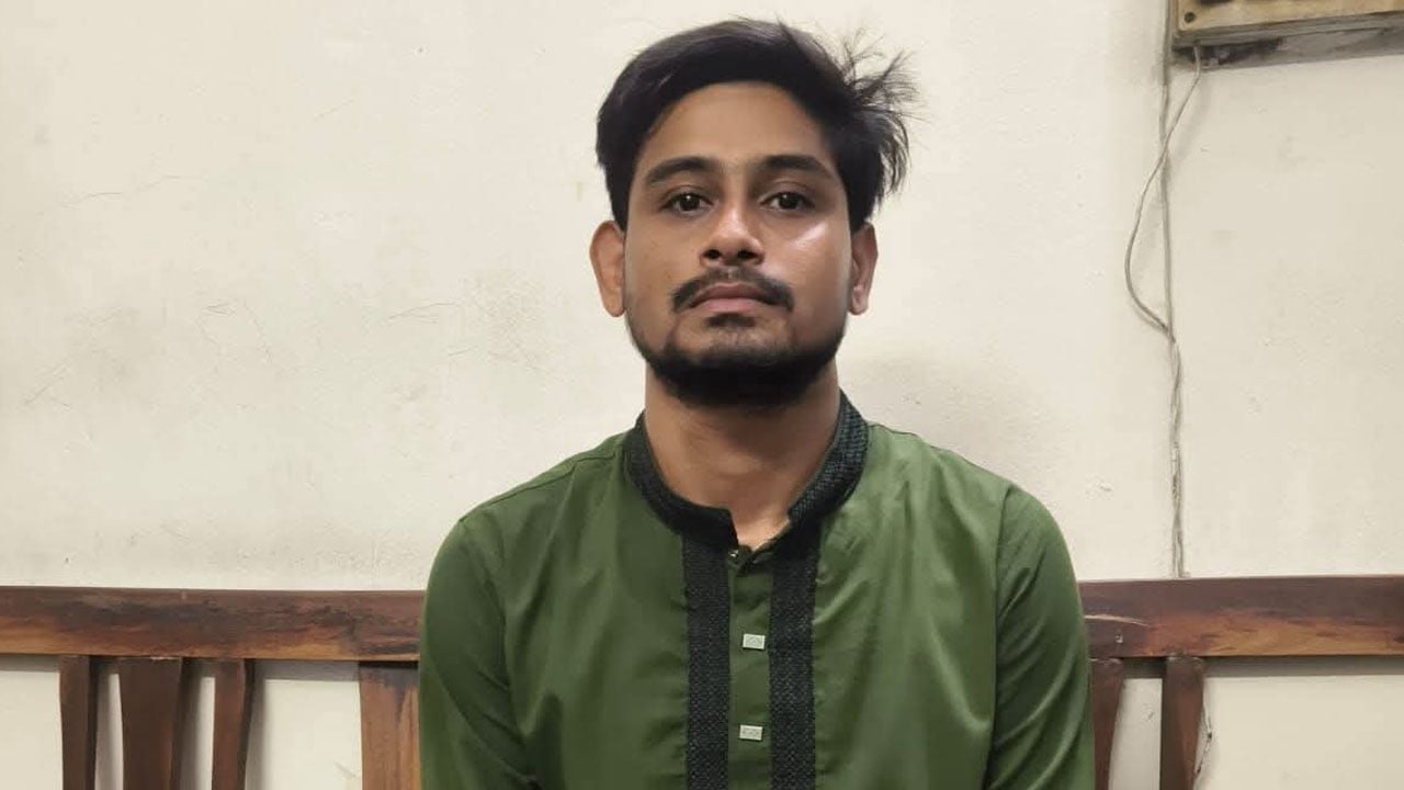 রাবি ছাত্রদল নেতা ৭ পিস ভারতীয় ট্যাপেন্টাডলসহ আটক