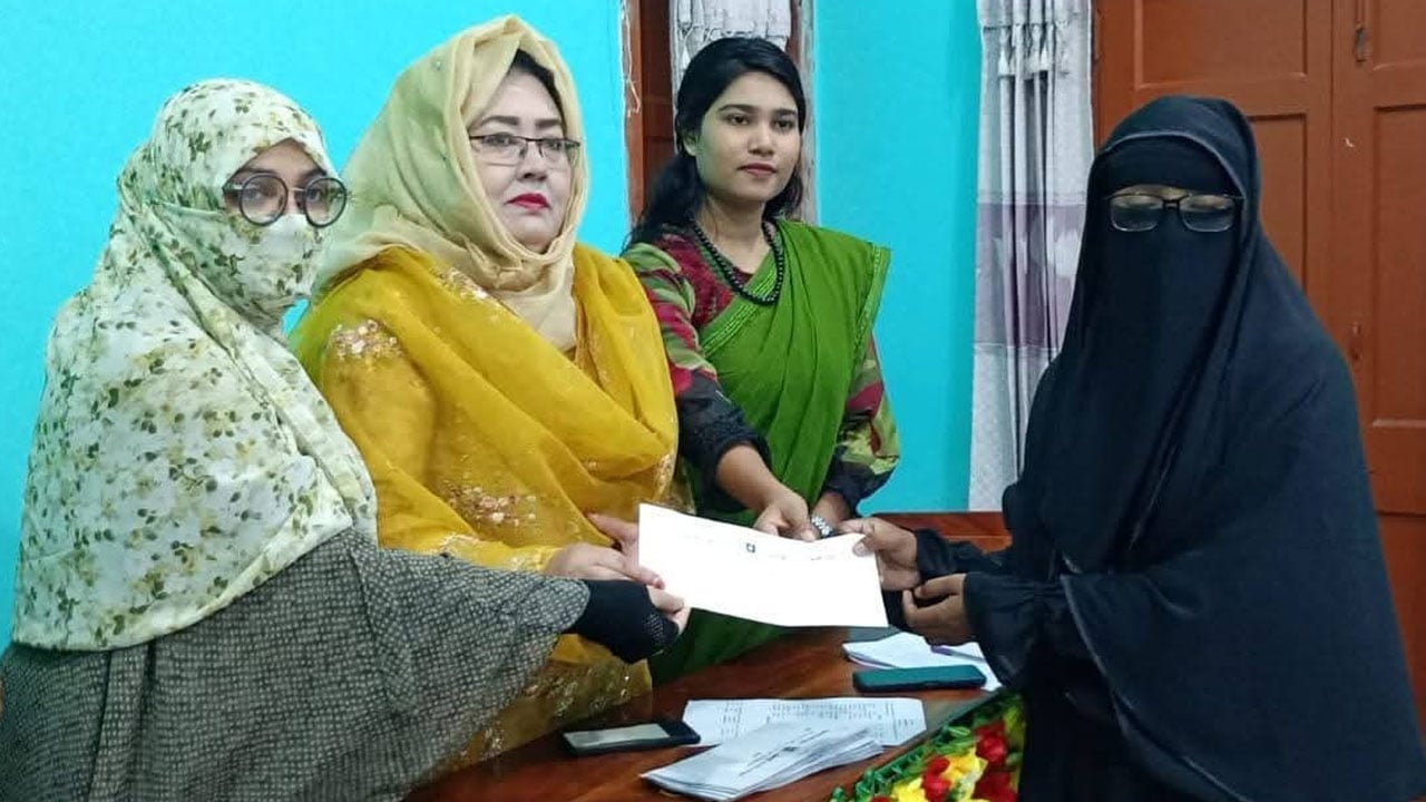 রাবির মন্নুজান হলে ২২ শিক্ষার্থীকে আর্থিক সহায়তা