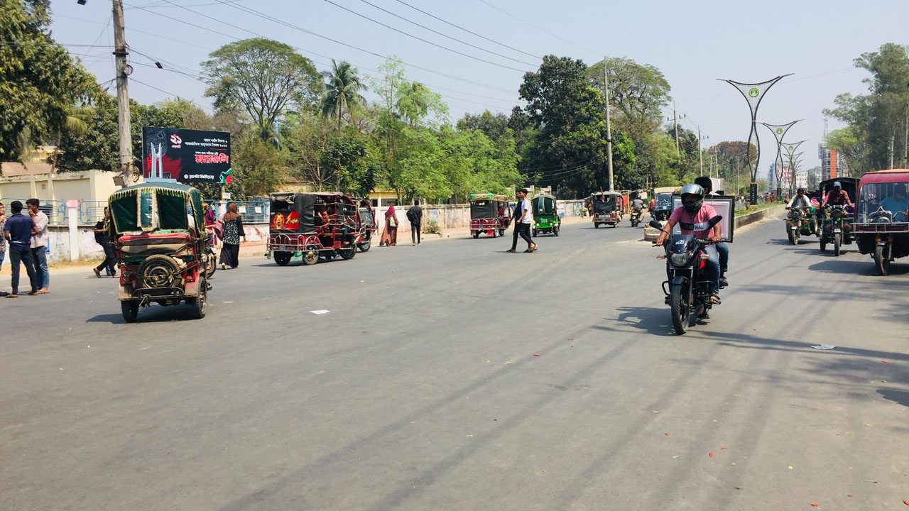 নতুন কর্মসূচি ঘোষণা করে অবরোধ স্থগিত রাবি শিক্ষার্থীদের