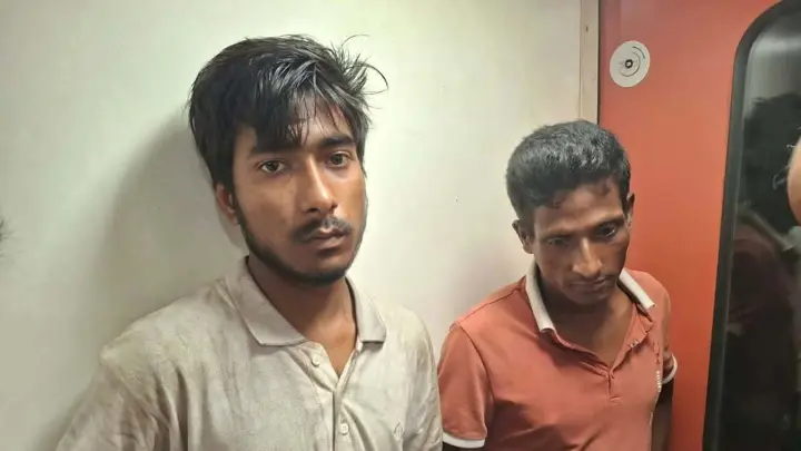 রাবি রেলস্টেশনে ট্রেনে পাথর নিক্ষেপ, সন্দেহভাজন ৩ জনকে আটক