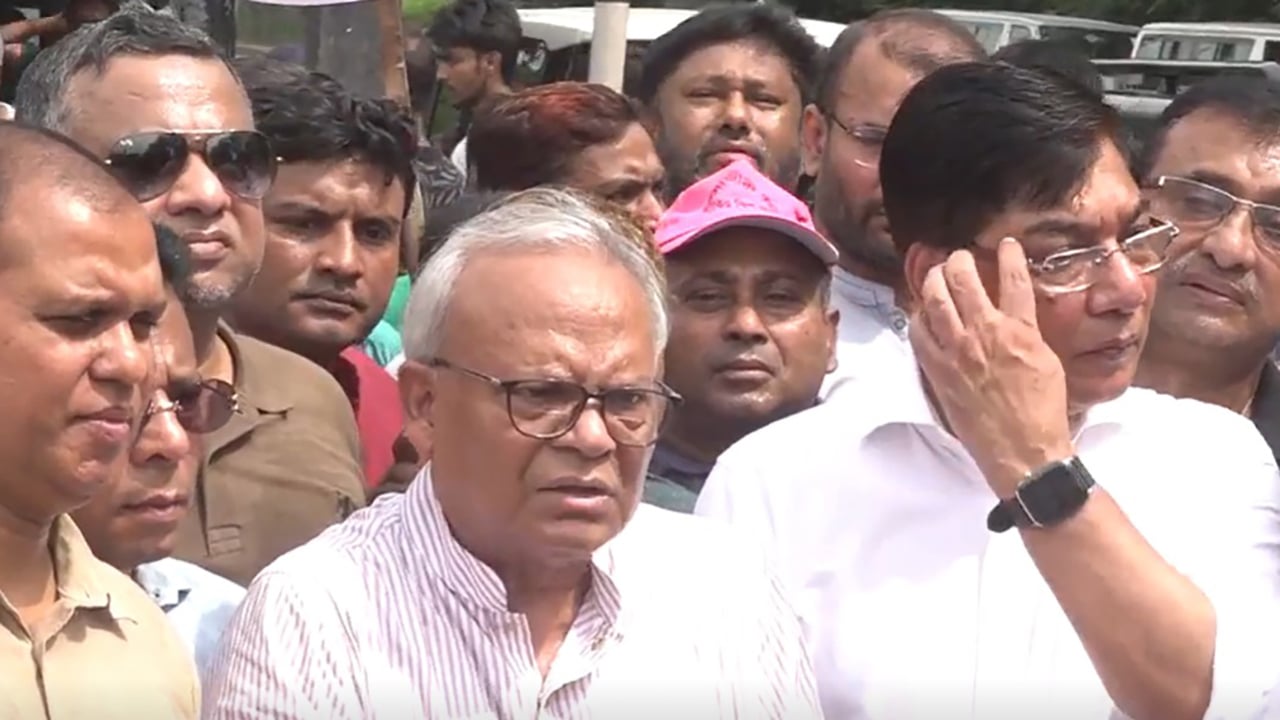 দুর্গাপূজাকে নস্যাৎ করতে পাশের দেশ থেকে ষড়যন্ত্র হচ্ছে: রিজভী