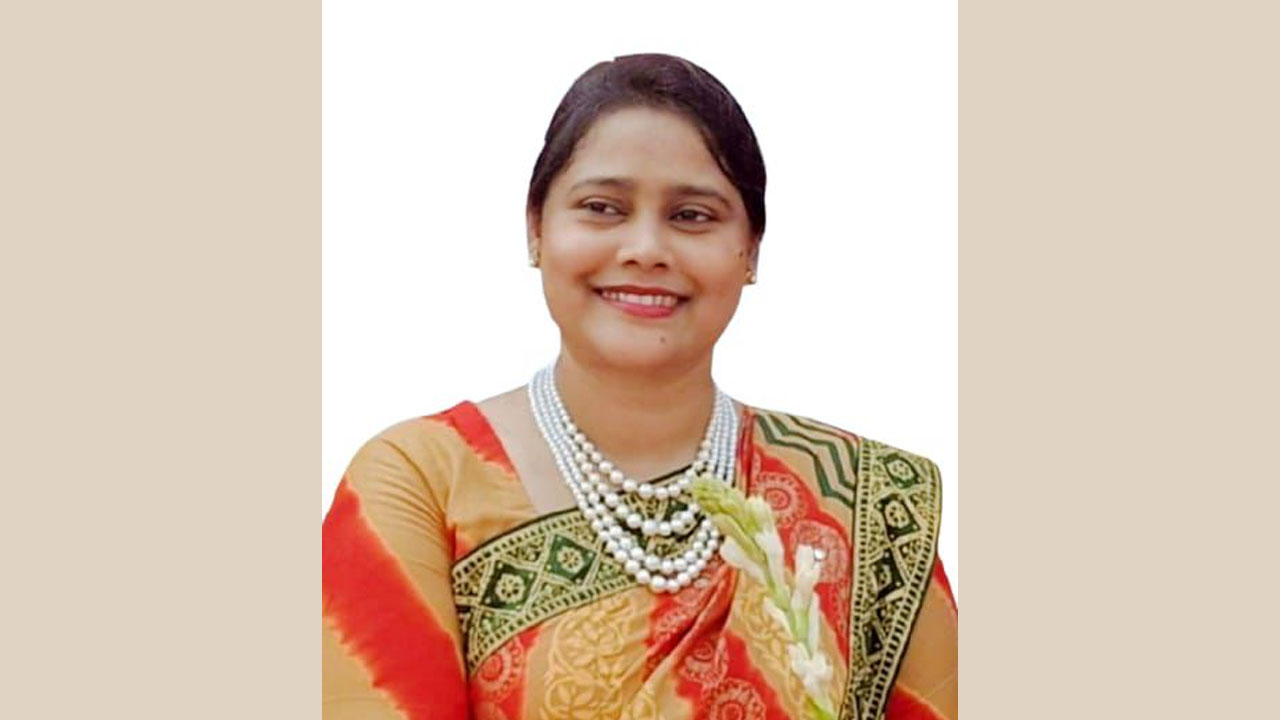 বদলির আদেশ অমান্য করে রাসিকে সচিবের দায়িত্বে রুমানা আফরোজ