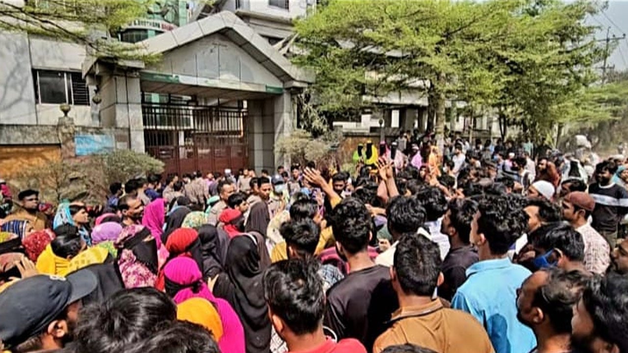 ঢাকা-সিলেট মহাসড়ক অবরোধে শ্রমিক-পুলিশ সংঘর্ষে আহত ২০