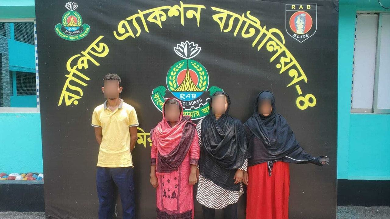 রাজধানীর পল্লবী থেকে ৪৯ কেজি গাঁজাসহ গ্রেপ্তার ৪