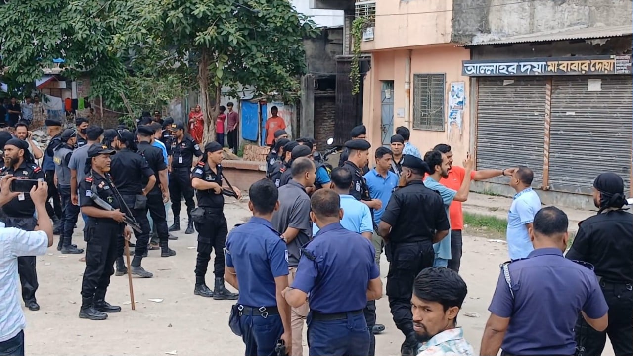 নারায়ণগঞ্জে সন্ত্রাসীদের হামলায় র‍্যাবের ৩ সদস্য আহত