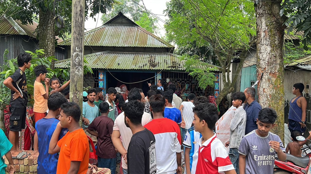 প্রেমিকার বাড়ি থেকে প্রেমিকের লাশ উদ্ধার, প্রেমিকাসহ আটক ৩