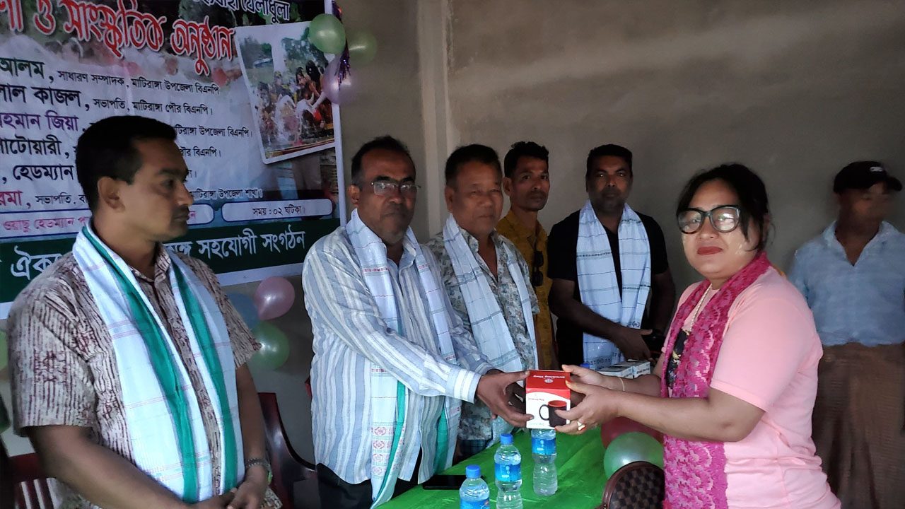 মাটিরাঙায় মারমাদের ঐতিহ্যবাহী খেলাধুলার পুরস্কার বিতরণ