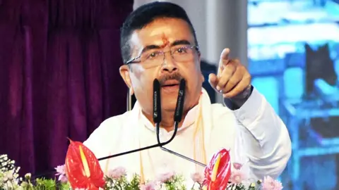 ককরোচদের কড়া বার্তা পশ্চিমবঙ্গের মুখ্যমন্ত্রীর