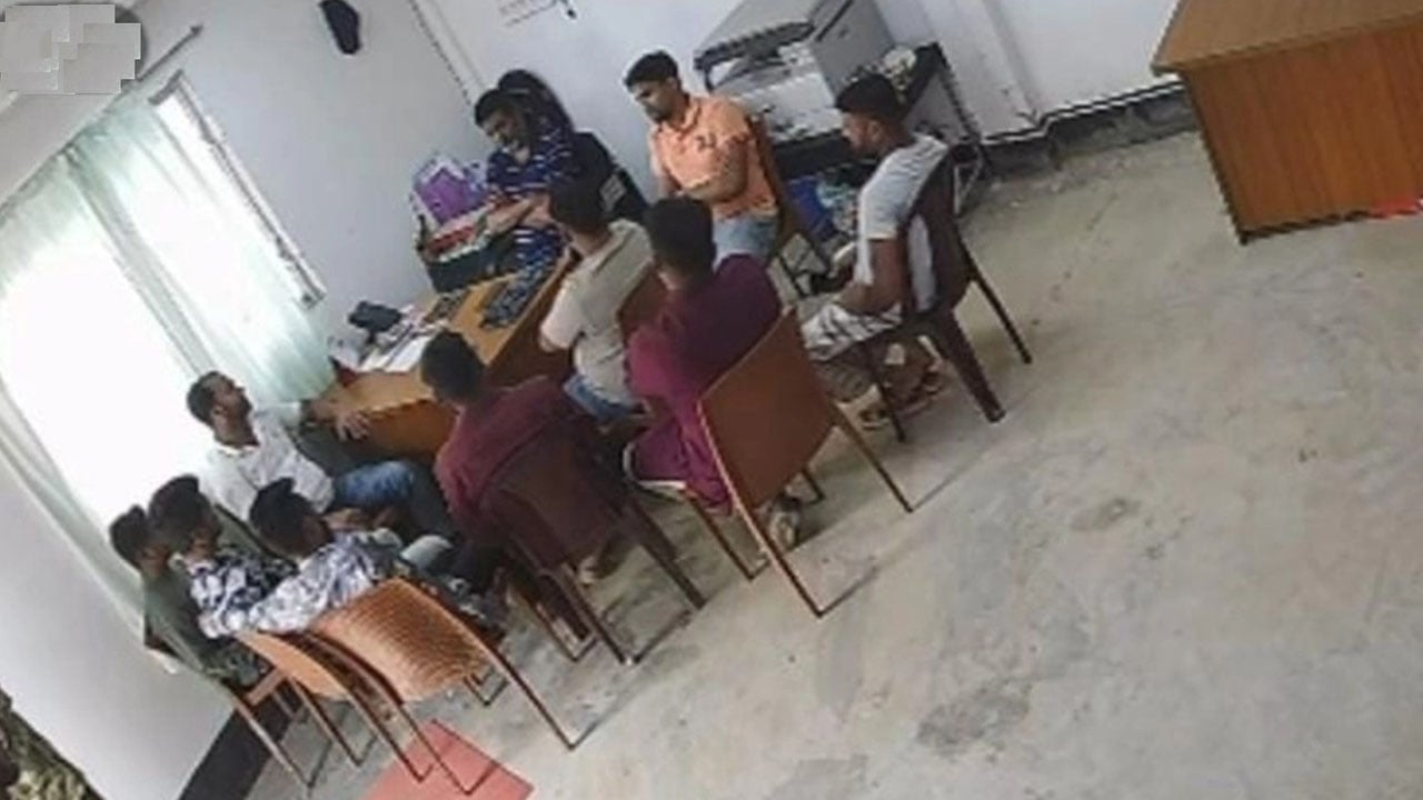 ঝুট ব্যবসার দখলে ছাত্রদলের মোটরসাইকেল মহড়া, প্রতিপক্ষের হামলায় আহত ৮