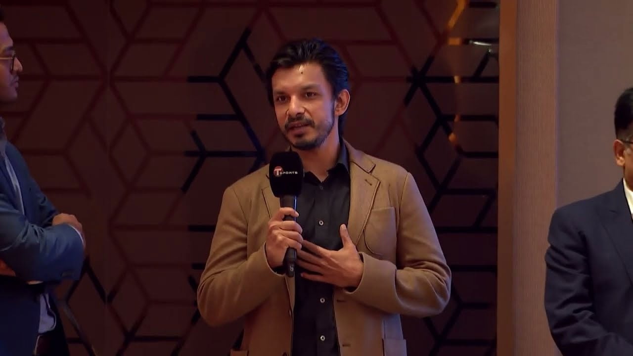 পদত্যাগ করলেন ইশতিয়াক সাদেক