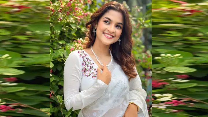 অশিক্ষিত, চাঁদাবাজ দিয়ে দেশটা ভরে গেছে: সাদিয়া আয়মান