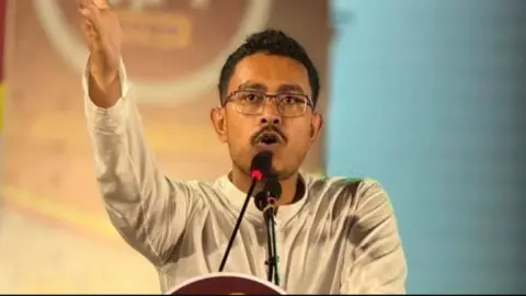 বোরকা-নিকাব নিয়ে উগ্রবাদী আচরণ সহ্য করা হবে না: ডাকসু ভিপি 