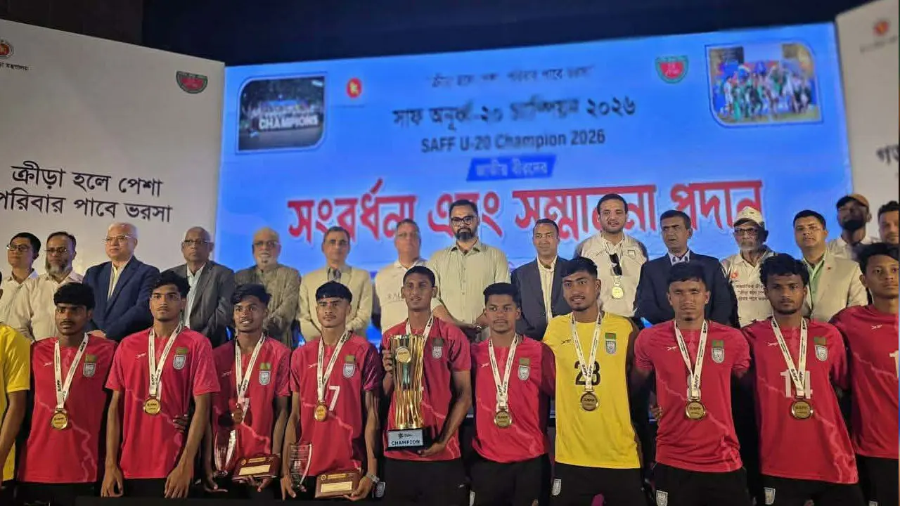 সাফ জয়ীদের সংবর্ধনা ও পুরস্কার দিলেন ক্রীড়া প্রতিমন্ত্রী