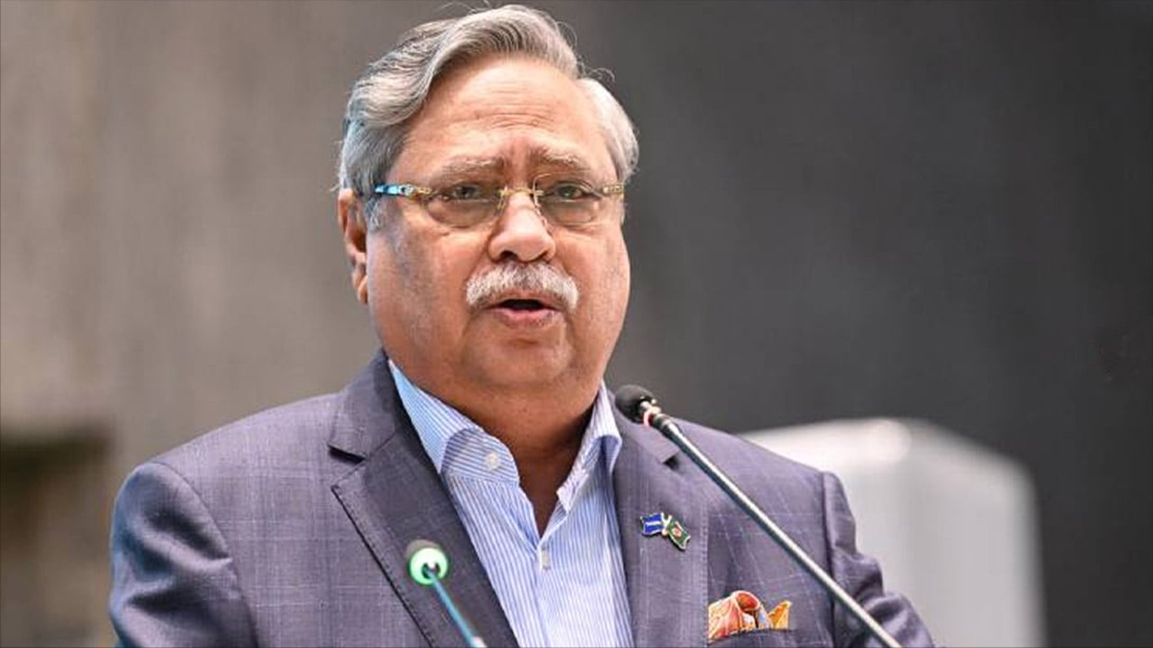 সশস্ত্র বাহিনীকে আধুনিক চতুর্মাত্রিক বাহিনী হিসেবে গড়ে তুলতে সরকার অঙ্গীকারবদ্ধ
