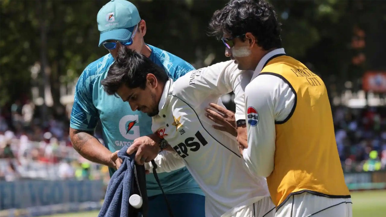 চোটে পড়া সাইম আইয়ুবের চ্যাম্পিয়ন্স ট্রফিতে খেলা নিয়ে শঙ্কা