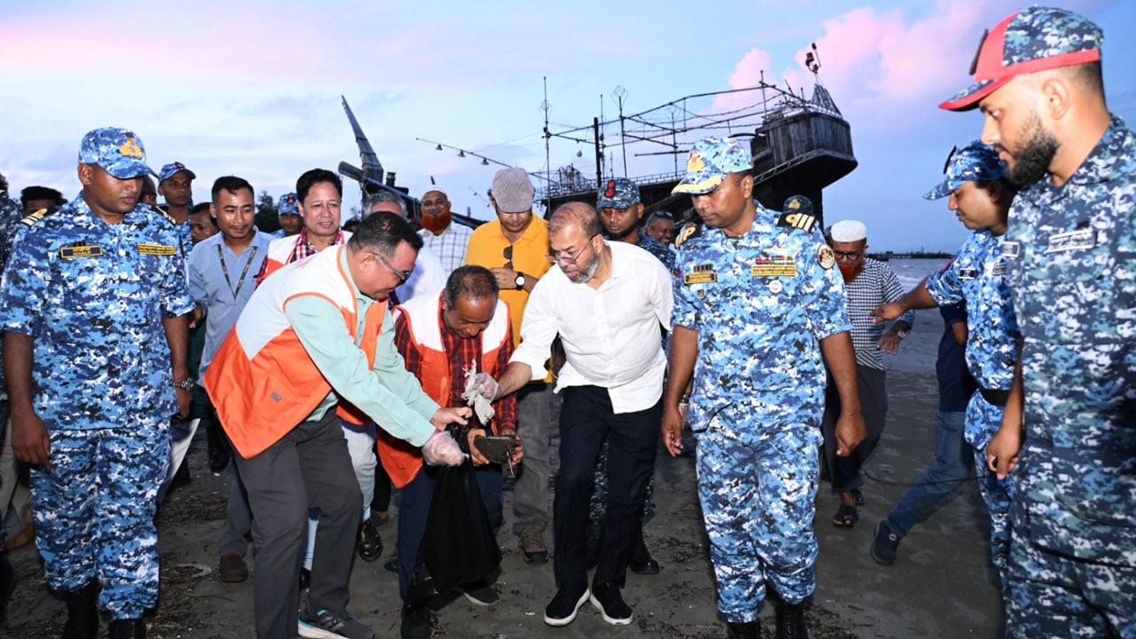 সেন্টমার্টিনে কোস্ট গার্ডের বৃক্ষরোপণ কর্মসূচি উদ্বোধন