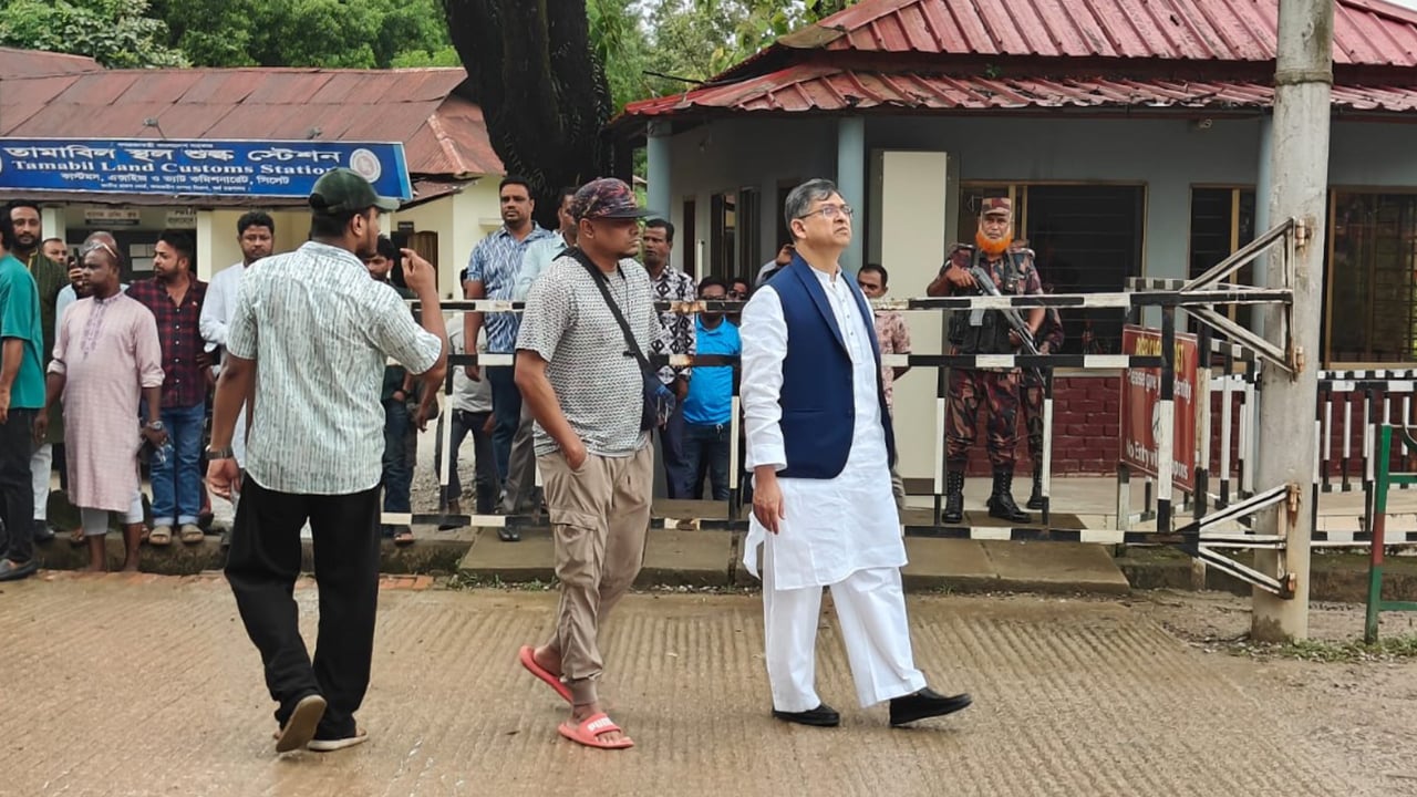 কবরের মতো নিঃসঙ্গ কক্ষে আটকে রাখা হয়: সালাহউদ্দিন