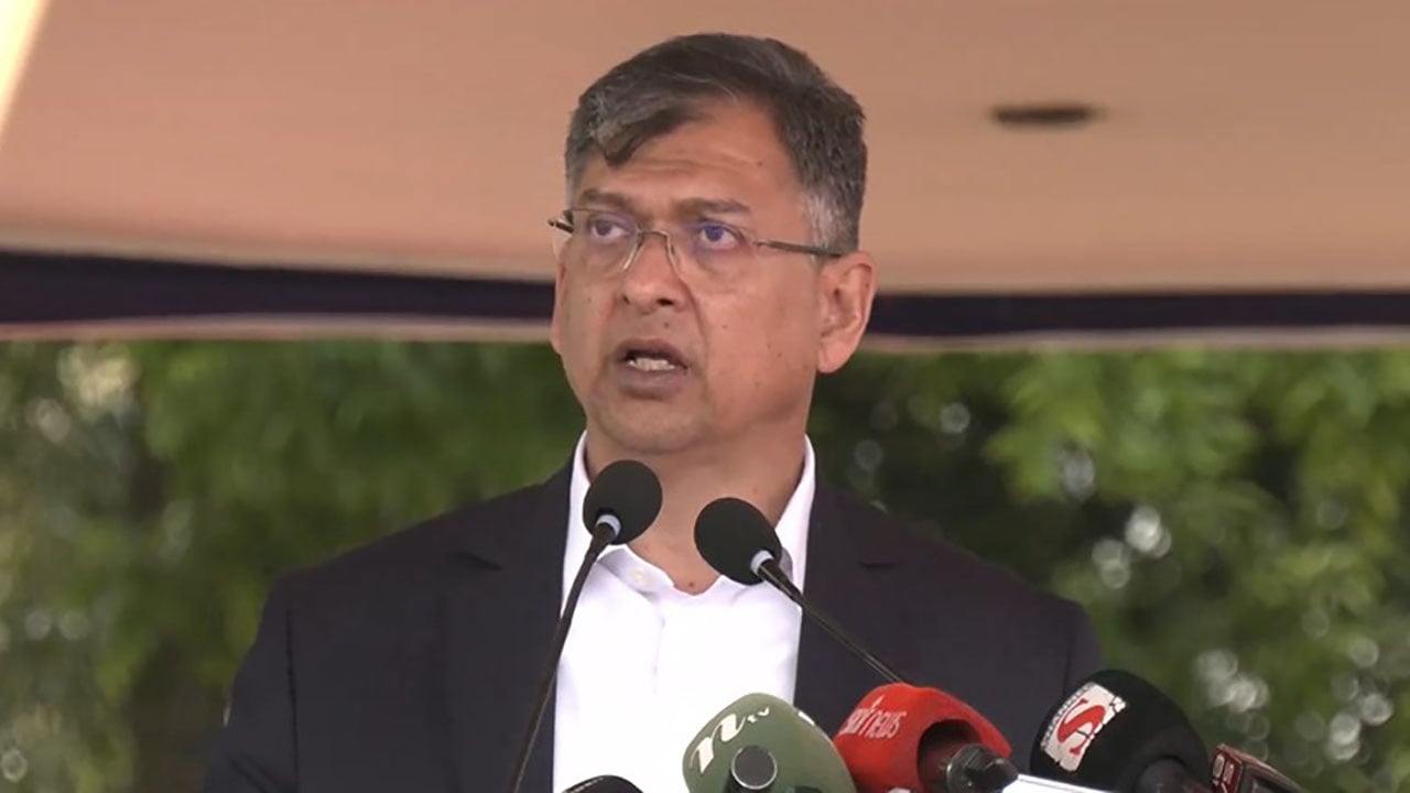 পুলিশ দলের লাঠিয়াল বাহিনী নয়, তারা হবে জনগণের বন্ধু