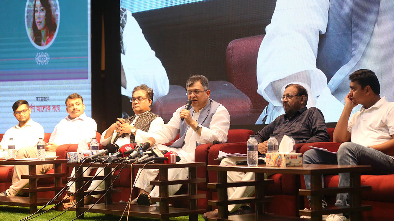 মেধাপাচার বন্ধ ও মাতৃভাষায় শিক্ষাগ্রহণের তাগিদ সালাহউদ্দিনের