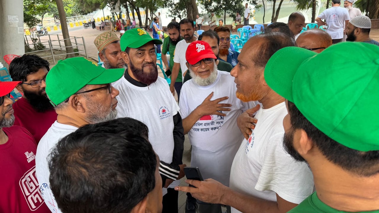 হাতিরঝিলে প্রভাতী সংঘের সদস্যদের সঙ্গে মতবিনিময়ে সেলিম উদ্দিন