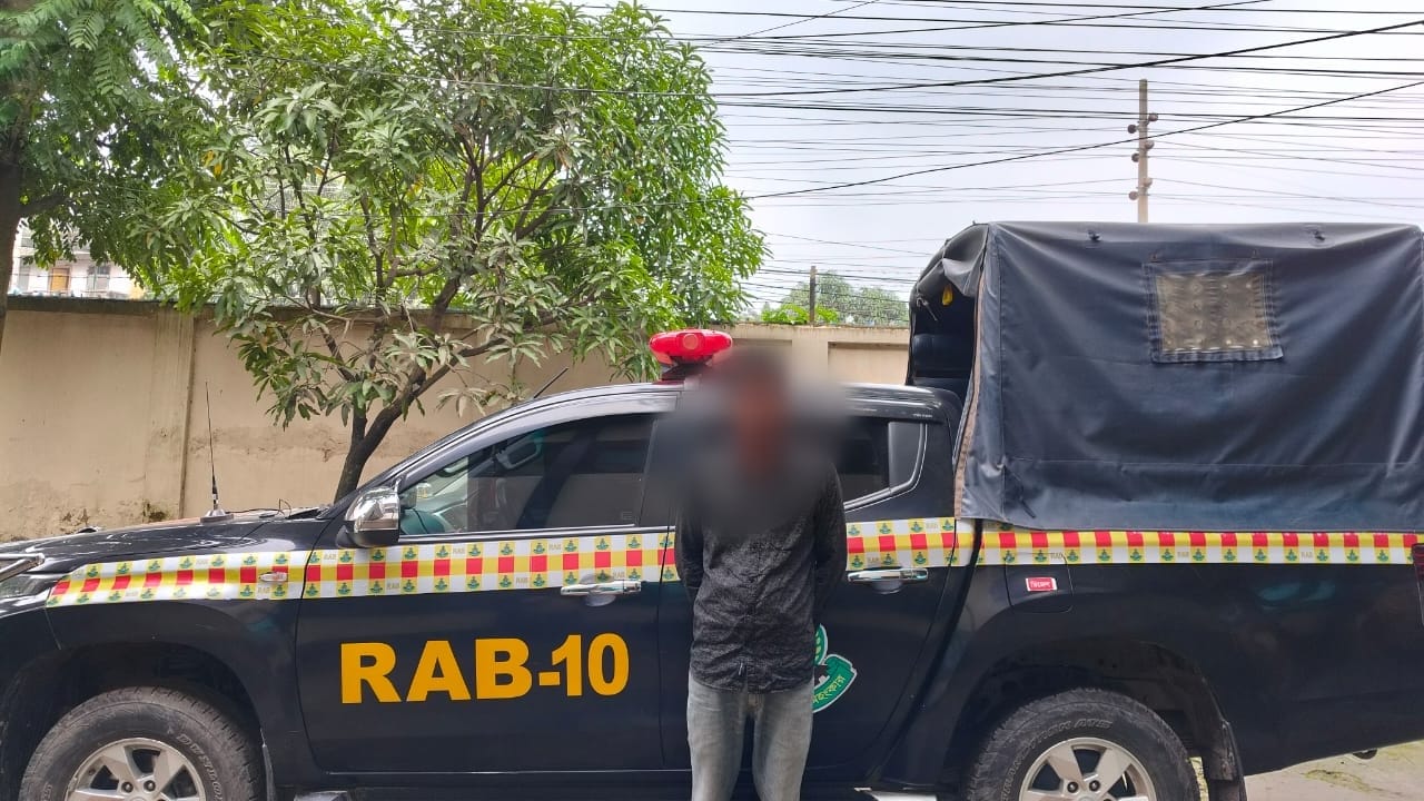স্ত্রীকে পুড়িয়ে হত্যা, পলাতক স্বামী ফরিদপুরে গ্রেপ্তার