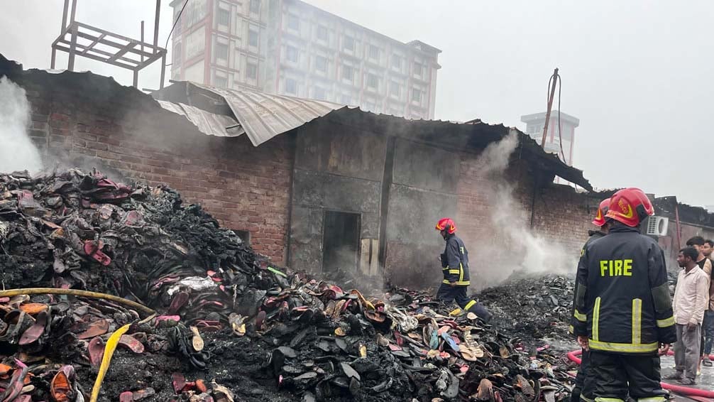 শ্যামপুরে কারখানার আগুন সোয়া দুই ঘন্টা পর নিয়ন্ত্রণে