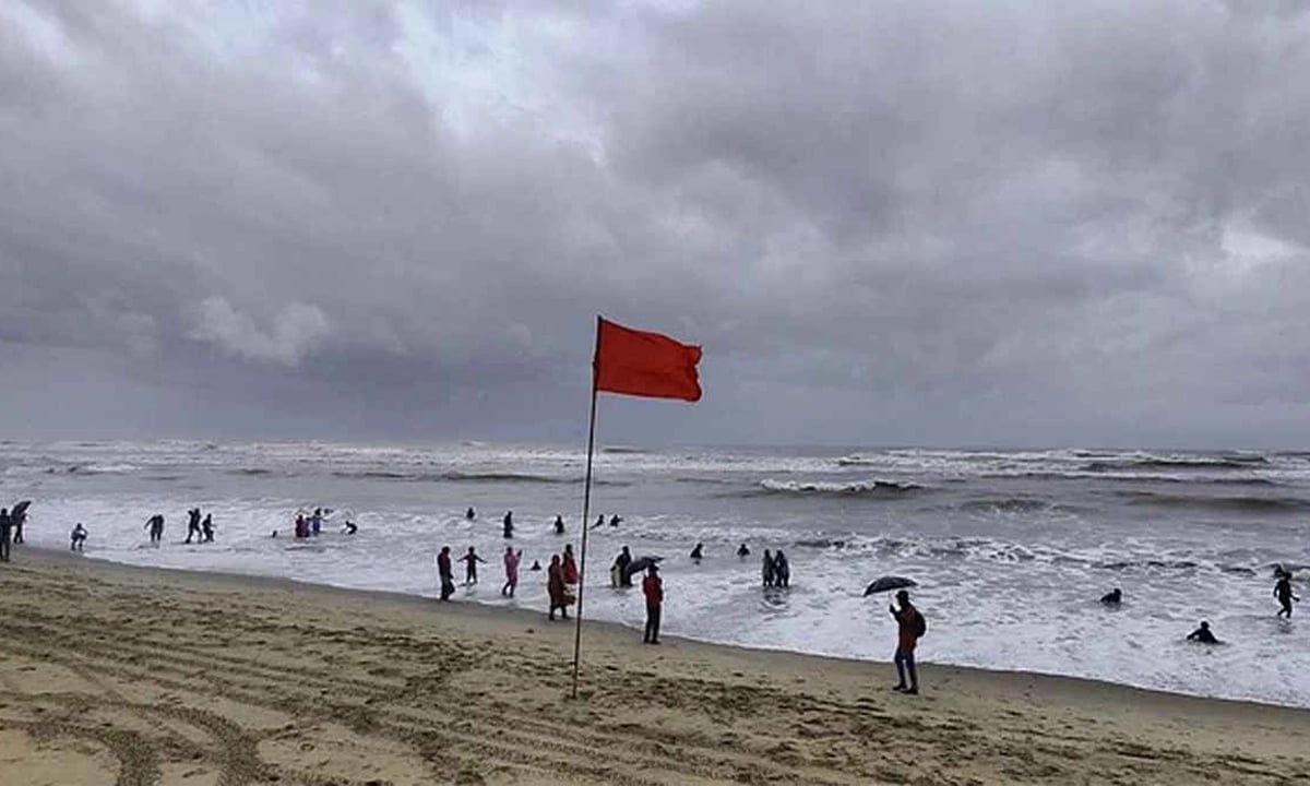 চার সমুদ্রবন্দরে ৩ নম্বর সতর্কসংকেত