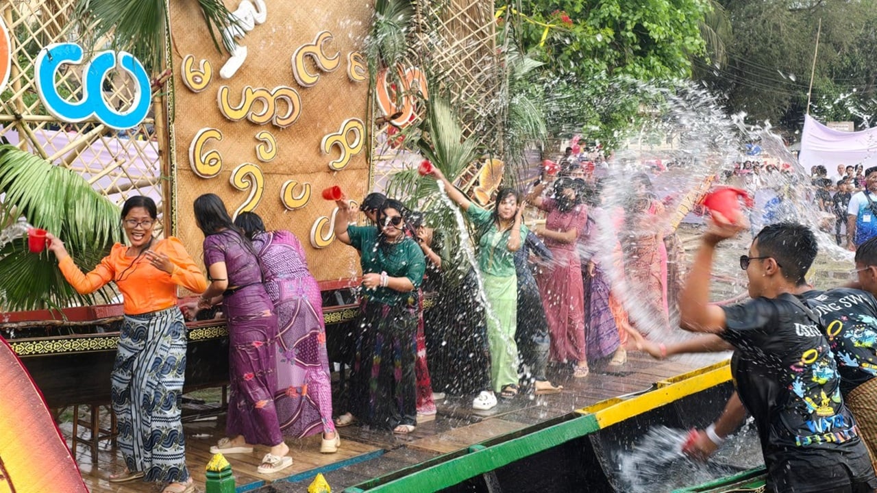 সাংগ্রাই: জলকেলিতে সিক্ত মারমা জনগোষ্ঠী