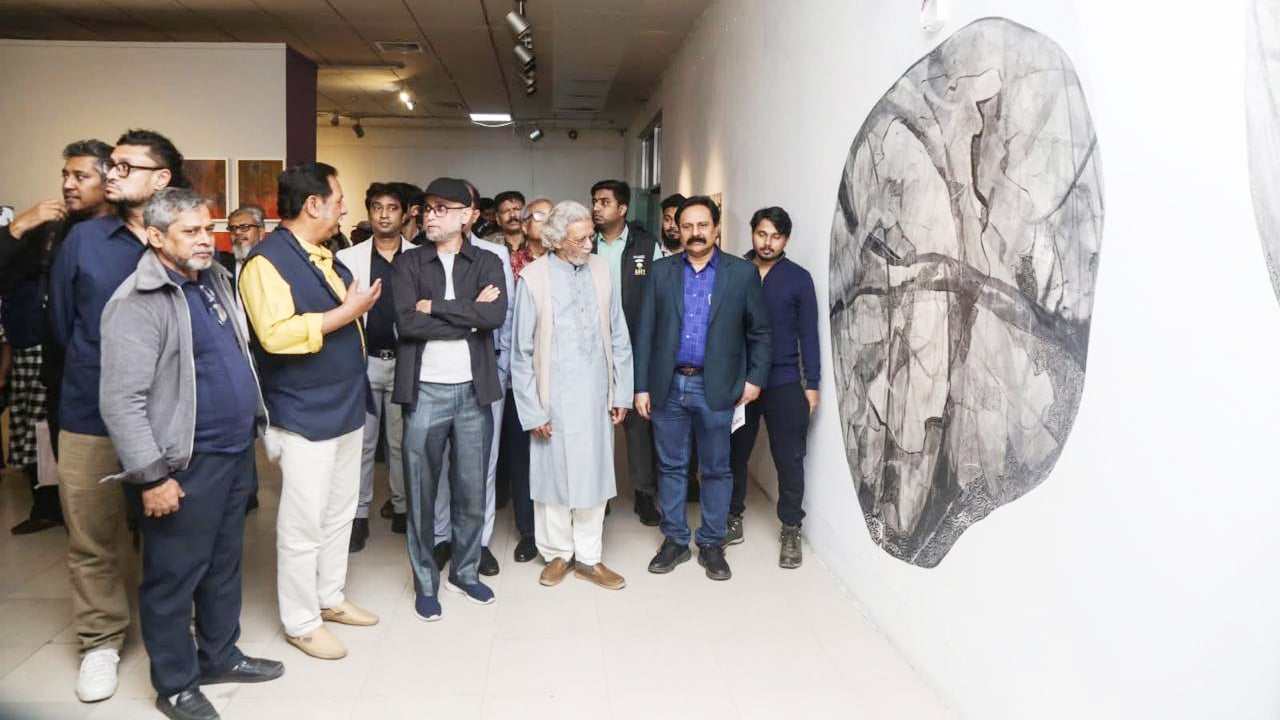 নবীন শিল্পী প্রদর্শনীতে আলোচনায় শান্ত-মারিয়ামের ‘কম্পননামা’